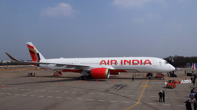 Air India फ्लाइट बर्ड हिट