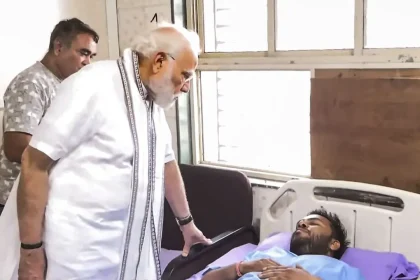 PM Modi Visits Ahmedabad Plane Crash Site: प्रधानमंत्री का त्वरित दौरा, त्रासदी के बाद लिए 4 बड़े फैसले